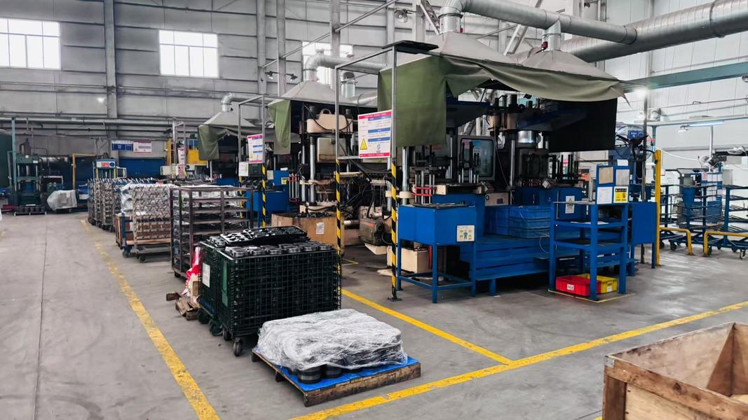 Guangzhou Dongchuangyuan Trading Co., Ltd. manufacturer production line